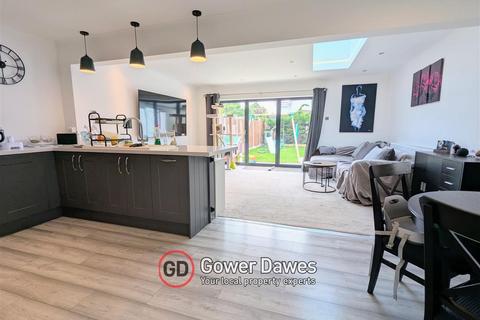 3 bedroom bungalow for sale, Louisa Avenue, Benfleet