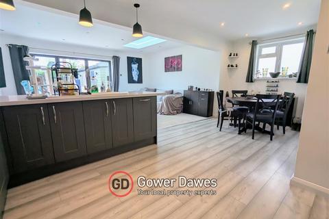 3 bedroom bungalow for sale, Louisa Avenue, Benfleet