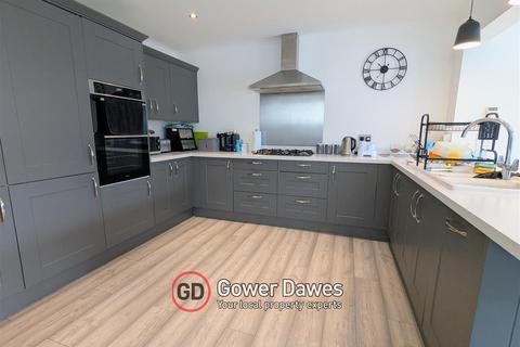 3 bedroom bungalow for sale, Louisa Avenue, Benfleet