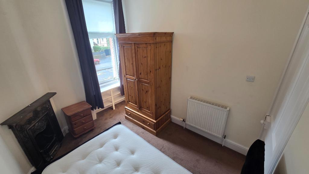 Bedroom, fireplace