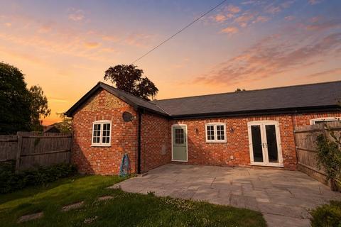 2 bedroom bungalow to rent, Bellingdon, Chesham