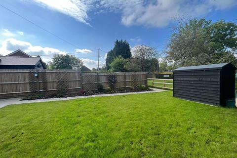 2 bedroom bungalow to rent, Bellingdon, Chesham