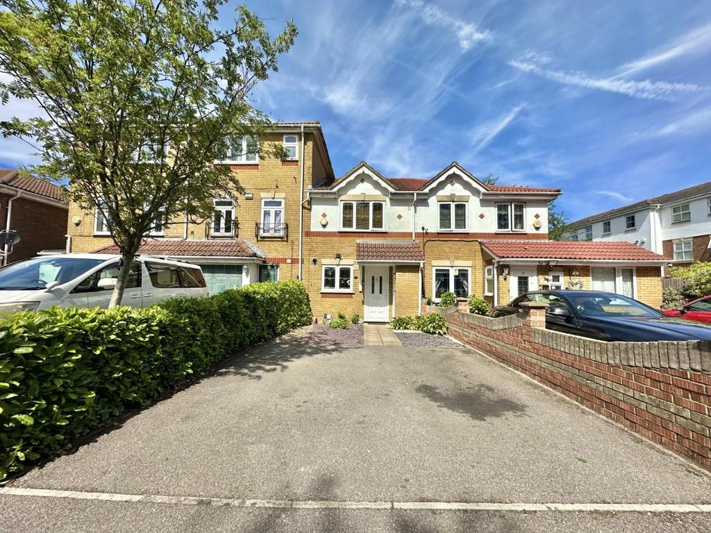 Detached house exterior, driveway