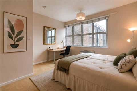 4 bedroom apartment to rent, Earls Court Road, Earl's Court, London, SW5