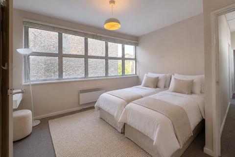 4 bedroom apartment to rent, Earls Court Road, Earl's Court, London, SW5