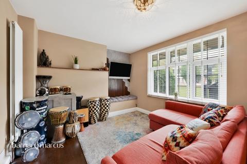 2 bedroom ground floor flat for sale, Court Farm Gardens, Epsom