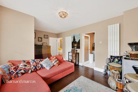 2 bedroom ground floor flat for sale, Court Farm Gardens, Epsom
