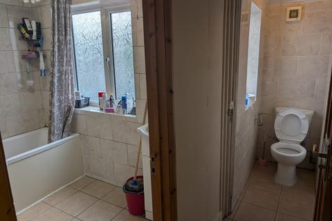 1 bedroom in a house share to rent, Macaulay Road, London E6
