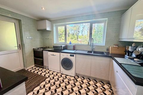 4 bedroom detached bungalow for sale, Azalea Way, Surrey GU15