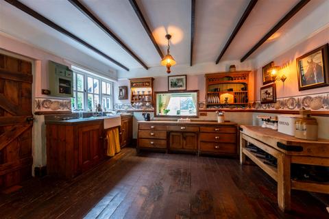 5 bedroom detached house for sale, Willington Road, Duddon