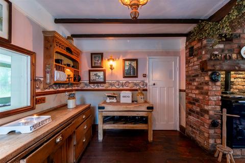 5 bedroom detached house for sale, Willington Road, Duddon