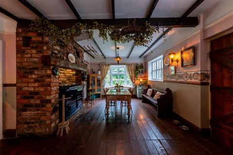 5 bedroom detached house for sale, Willington Road, Duddon