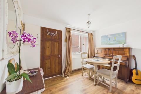 3 bedroom semi-detached house for sale, Walmer Way, Kent CT20