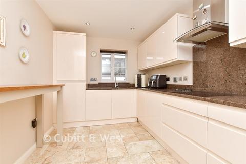 Briarwood, Banstead SM7