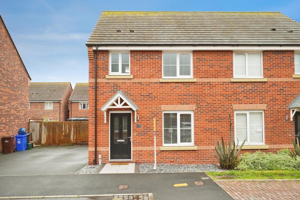 3 bedroom semi-detached house for sale