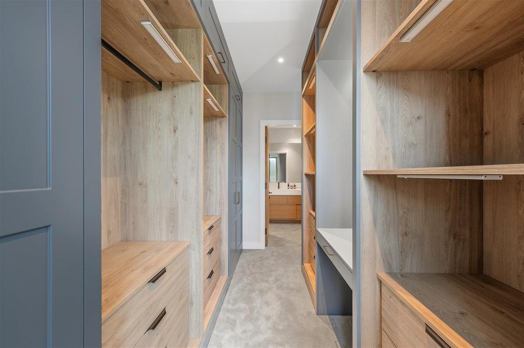 Walk-in wardrobe