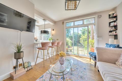 2 bedroom ground floor flat for sale, Weston Road, Enfield