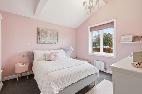 2 bedroom detached bungalow for sale, Lyndhurst Avenue, Ipswich IP4