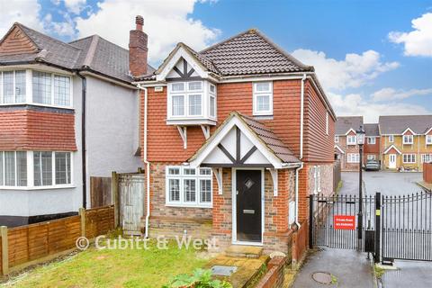 3 bedroom detached house for sale, Leatherhead Road, Chessington KT9