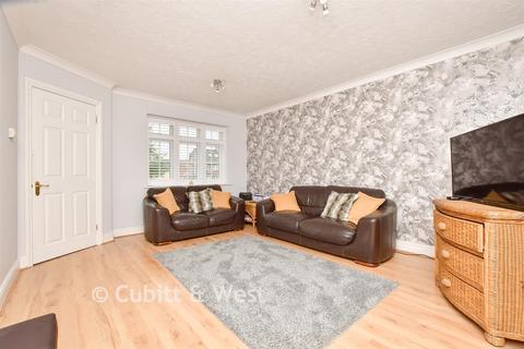 Leatherhead Road, Chessington KT9