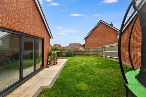 3 bedroom detached house for sale, Towers Road, Stone Cross, Pevensey
