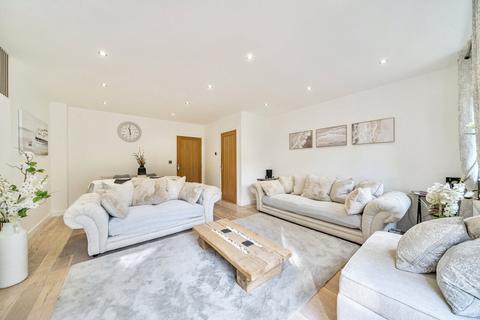 3 bedroom semi-detached house for sale, Wey Meadow Close, Farnham, GU9