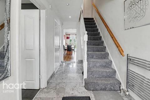 6 bedroom detached house for sale, Shervington Grove, Luton
