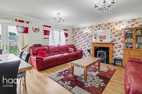 6 bedroom detached house for sale, Shervington Grove, Luton