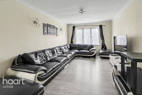 6 bedroom detached house for sale, Shervington Grove, Luton