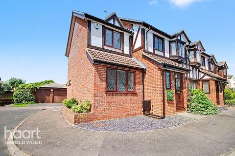 4 bedroom end of terrace house for sale, Blakeborough Drive, Harold Wood