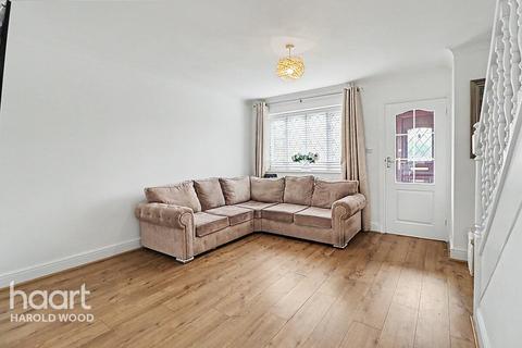4 bedroom end of terrace house for sale, Blakeborough Drive, Harold Wood