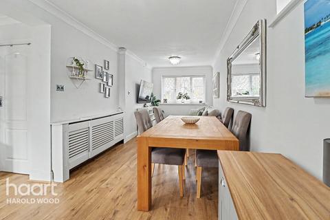 4 bedroom end of terrace house for sale, Blakeborough Drive, Harold Wood