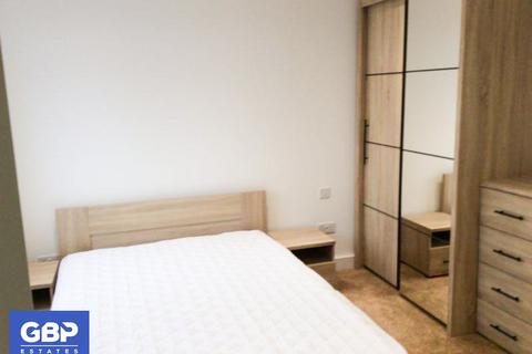 1 bedroom house of multiple occupation to rent, Abbs Cross Lane, Hornchurch, RM12