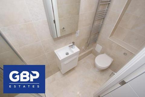 1 bedroom house of multiple occupation to rent, Abbs Cross Lane, Hornchurch, RM12