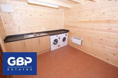 1 bedroom house of multiple occupation to rent, Abbs Cross Lane, Hornchurch, RM12