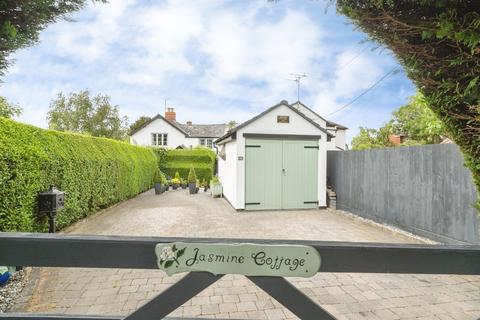 3 bedroom detached house for sale, West Street, Steeple Claydon, BUCKINGHAM