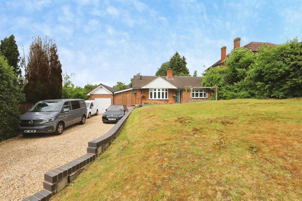 2 bedroom detached bungalow for sale