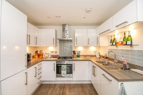 2 bedroom ground floor flat for sale, Millpond Lane, Faygate, Horsham, West Sussex. RH12 0AQ
