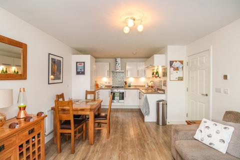 2 bedroom ground floor flat for sale, Millpond Lane, Faygate, Horsham, West Sussex. RH12 0AQ