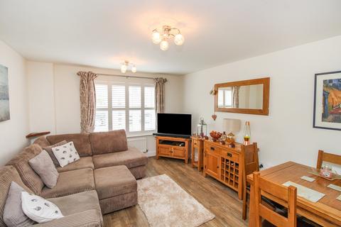 2 bedroom ground floor flat for sale, Millpond Lane, Faygate, Horsham, West Sussex. RH12 0AQ
