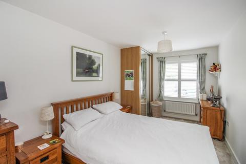 2 bedroom ground floor flat for sale, Millpond Lane, Faygate, Horsham, West Sussex. RH12 0AQ