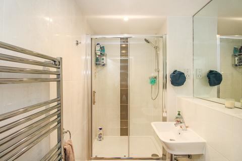 2 bedroom ground floor flat for sale, Millpond Lane, Faygate, Horsham, West Sussex. RH12 0AQ