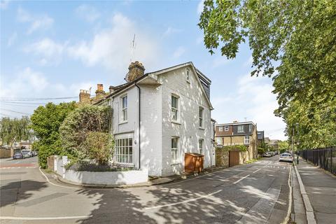 Lion Road, Twickenham, TW1