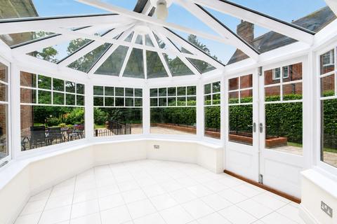 2 bedroom apartment for sale, Queens Road, Weybridge, KT13