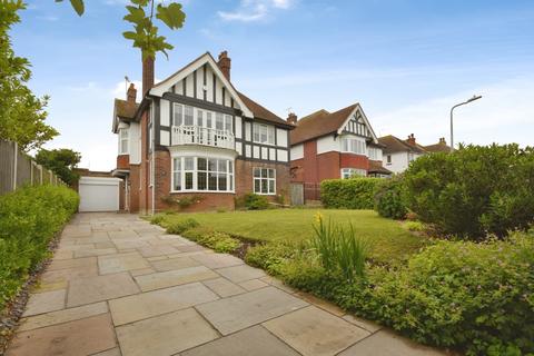 4 bedroom detached house for sale, Avenue Gardens, Margate