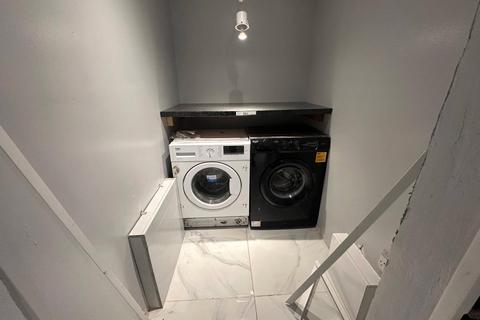 7 bedroom end of terrace house to rent, Rushdene Close, Northolt, Greater London, UB5