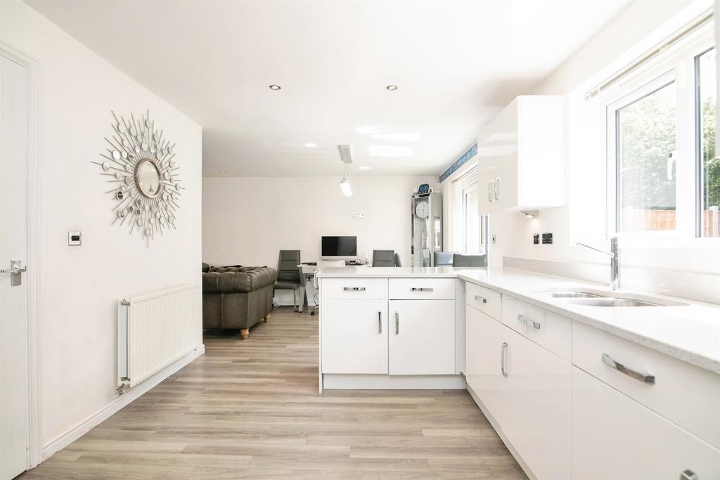 Martineau Drive, Harborne, Birmingham - View 6