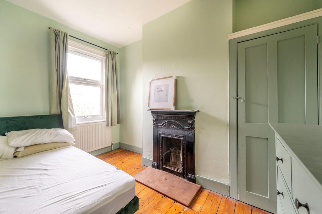 Bedroom, fireplace