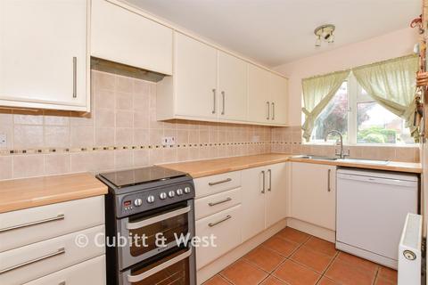 4 bedroom terraced house for sale, Dinsdale Gardens, Rustington BN16