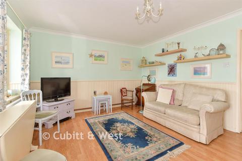 4 bedroom terraced house for sale, Dinsdale Gardens, Rustington BN16
